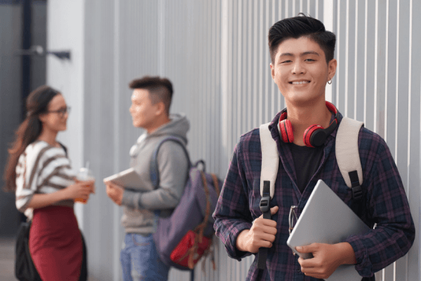 Siswa Bimbel inSTAN belajar bersama untuk persiapan ujian PKN STAN
